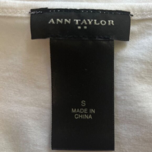 Ann Taylor Sleeveless Blouse Shirt Womens Small White Blue Embroidery - Picture 5 of 6